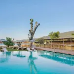 Voyage Complex
